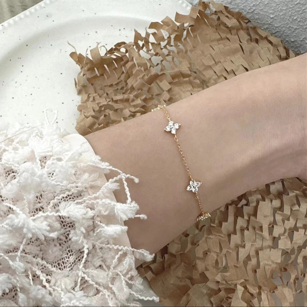18K Gold Four-Leaf Zircon Necklace – Luxury Gift for Her
