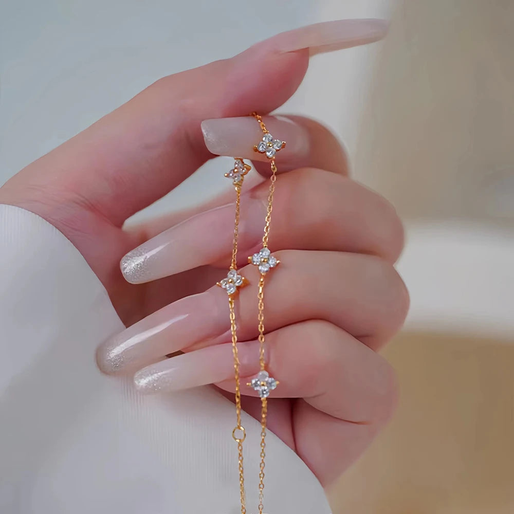 18K Gold Four-Leaf Zircon Necklace – Luxury Gift for Her