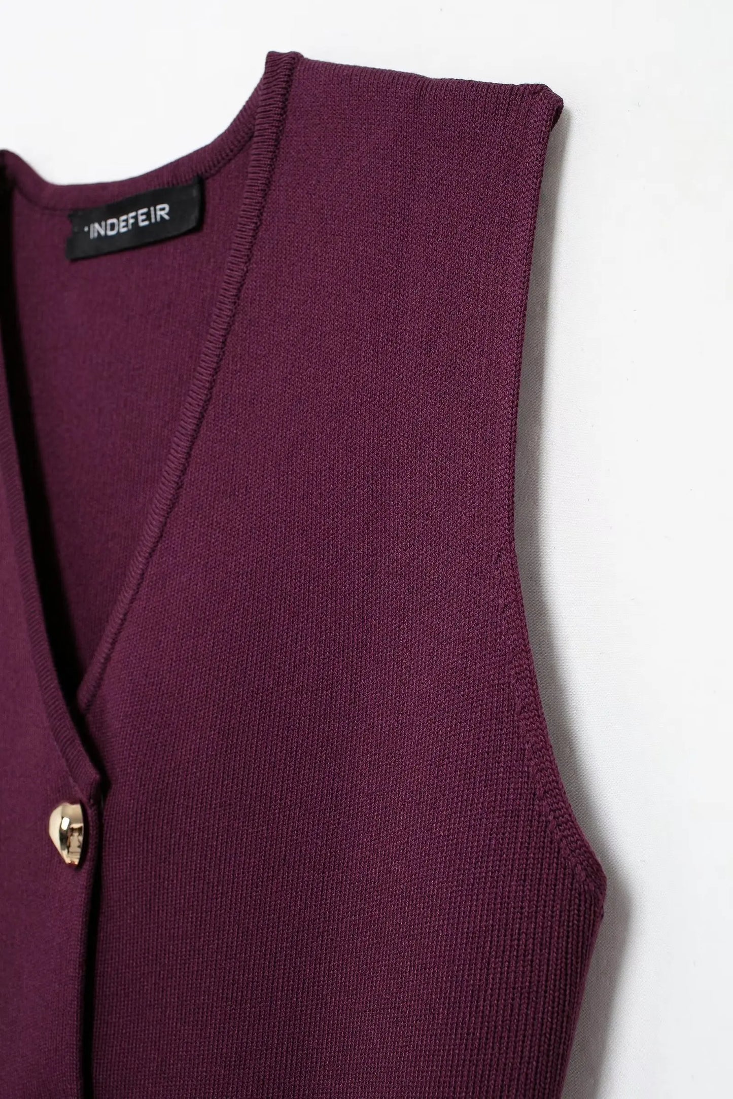 Elegant Wine Red Knitted Skirt Set for Women – V-Neck Vest & High-Waist Midi Skirt | Spring/Summer 2025