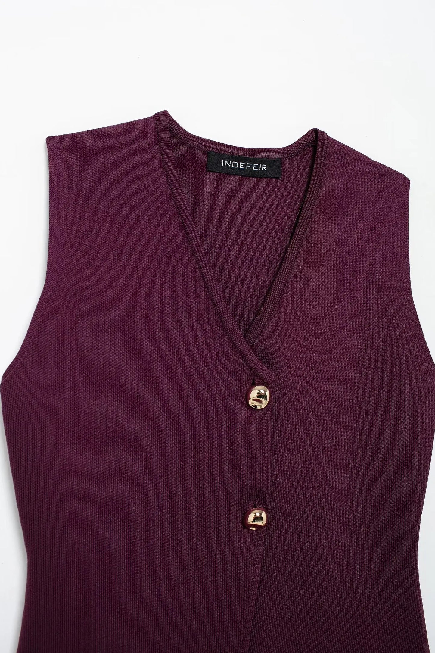Elegant Wine Red Knitted Skirt Set for Women – V-Neck Vest & High-Waist Midi Skirt | Spring/Summer 2025