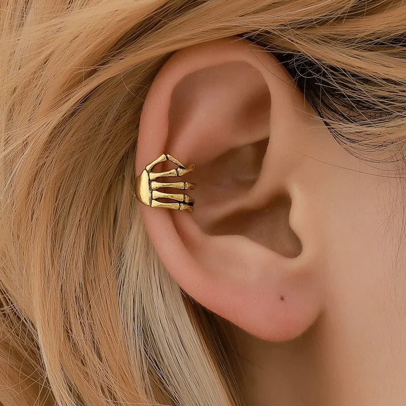 Black Gothic Skeleton Hand Ear Cartilage Clip Fake Piercing Earring For Men Women Silver Color Punk Goth Halloween Jewelry Gift