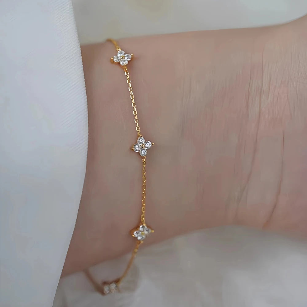 18K Gold Four-Leaf Zircon Necklace – Luxury Gift for Her
