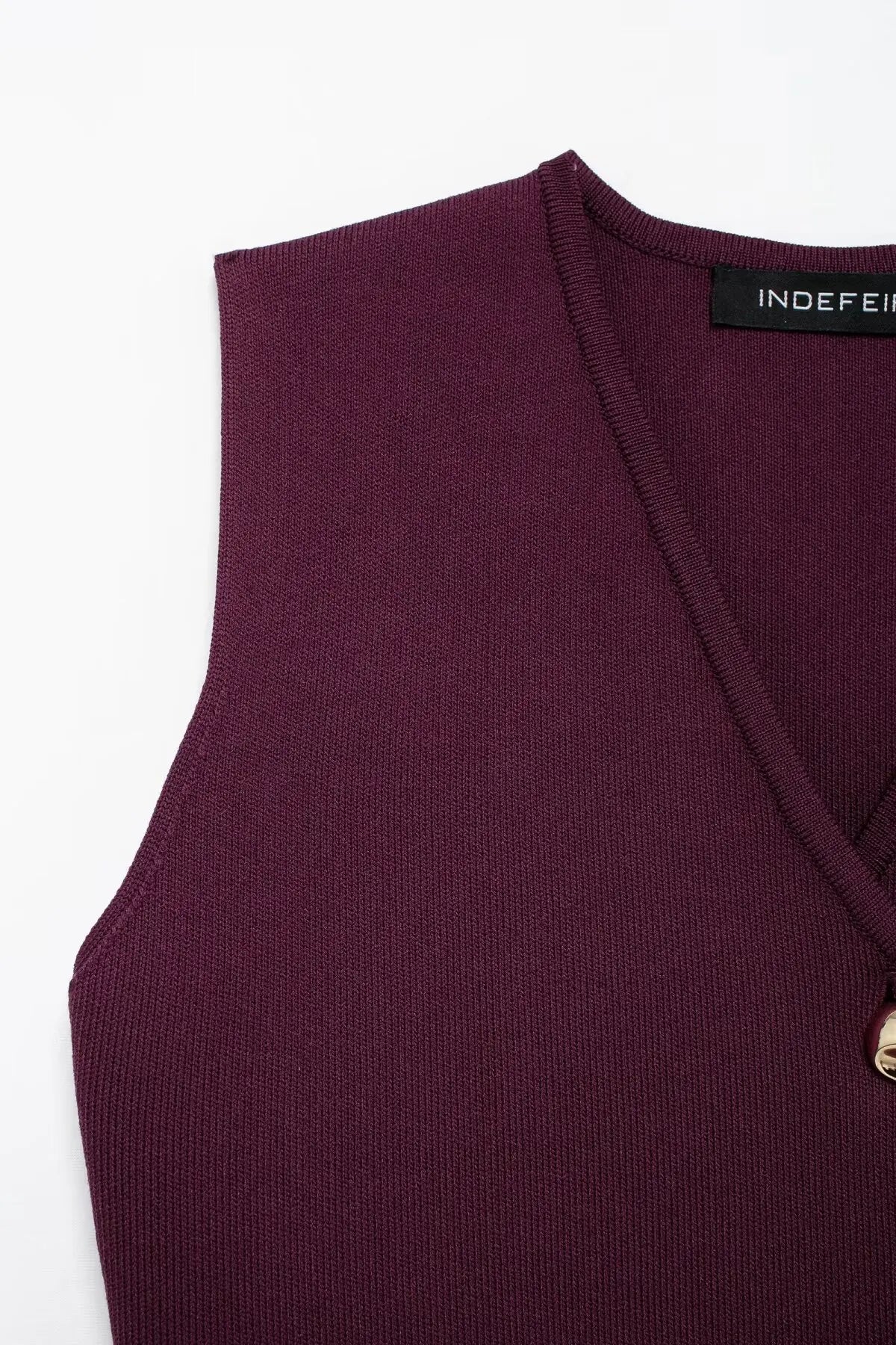 Elegant Wine Red Knitted Skirt Set for Women – V-Neck Vest & High-Waist Midi Skirt | Spring/Summer 2025