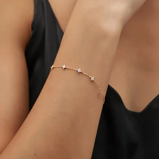 18K Gold Four-Leaf Zircon Necklace – Luxury Gift for Her