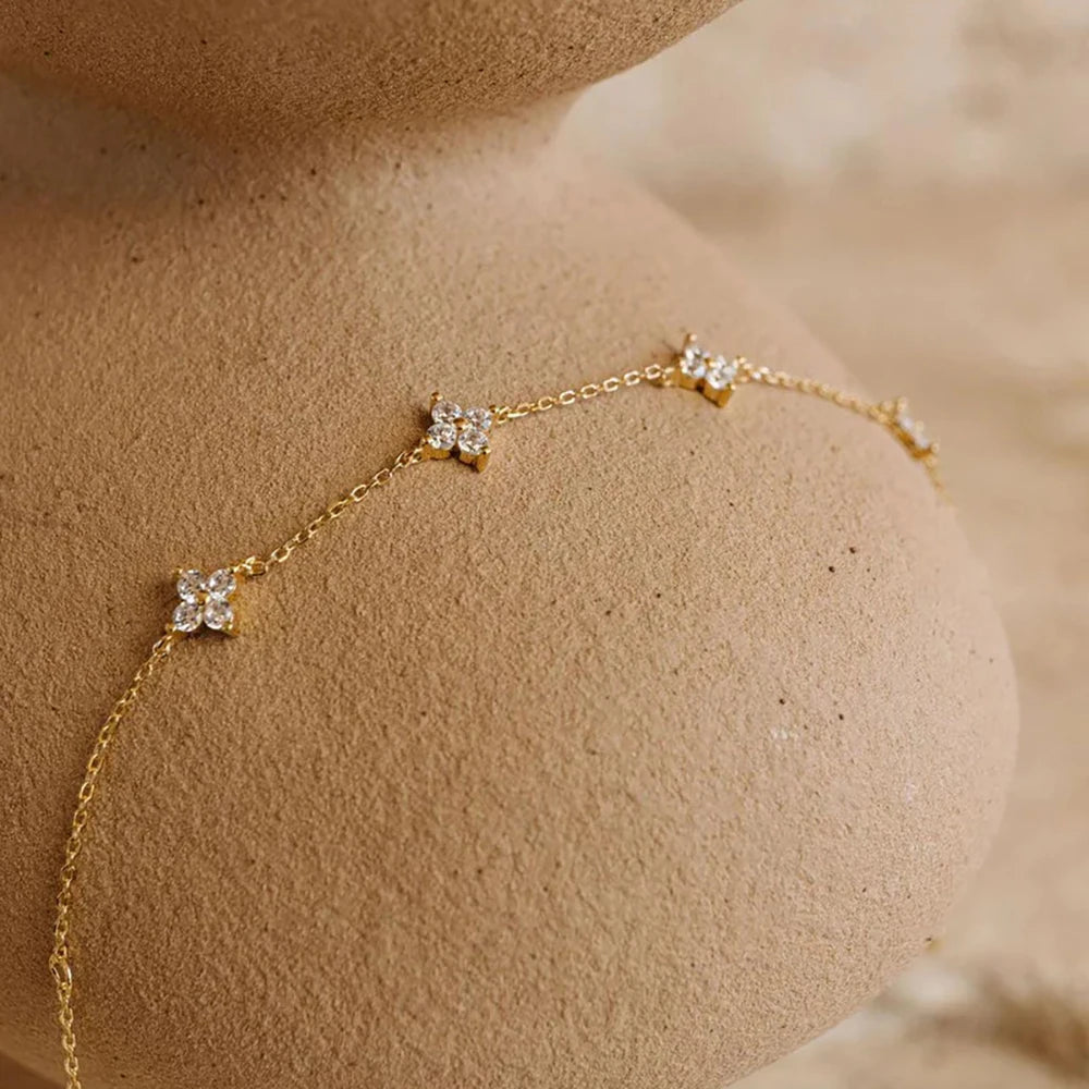 18K Gold Four-Leaf Zircon Necklace – Luxury Gift for Her
