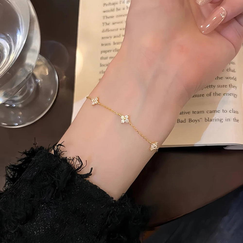 18K Gold Four-Leaf Zircon Necklace – Luxury Gift for Her