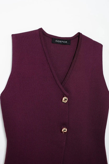 Elegant Wine Red Knitted Skirt Set for Women – V-Neck Vest & High-Waist Midi Skirt | Spring/Summer 2025
