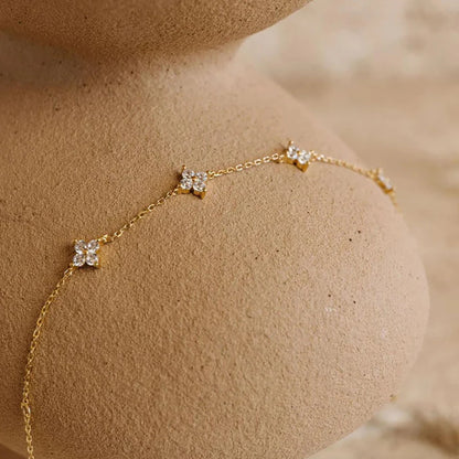 18K Gold Four-Leaf Zircon Necklace – Luxury Gift for Her