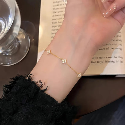 18K Gold Four-Leaf Zircon Necklace – Luxury Gift for Her